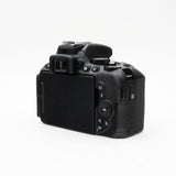 Used - Nikon D5600 w/ Nikon 18-55mm f3.5-5.6G AF-P DX VR - 3269605